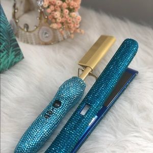 Created to perfection hot comb and flair iron  blunted out set by The CuteTique.